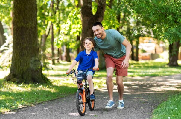 Khi nào cha mẹ nên cho cho bé tập đi xe đạp?